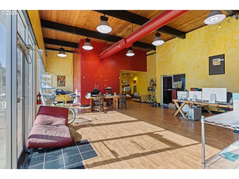 More Photos Of 725 SE Lane Ave, Roseburg Office For Sale