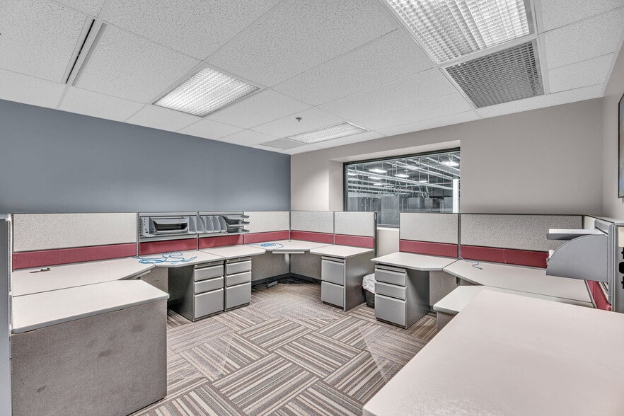 More Photos Of 400 SE Jefferson St, Topeka Flex For Sale