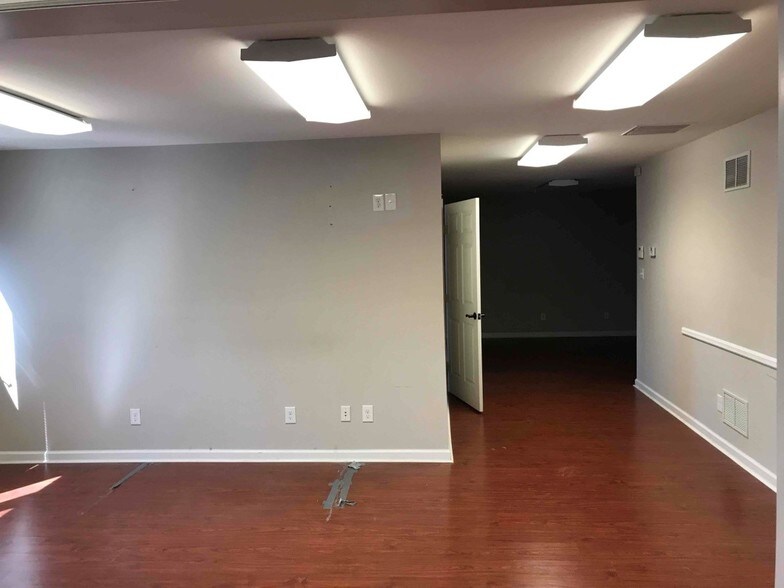 More Photos Of 522 Route 18, East Brunswick Medical For Lease