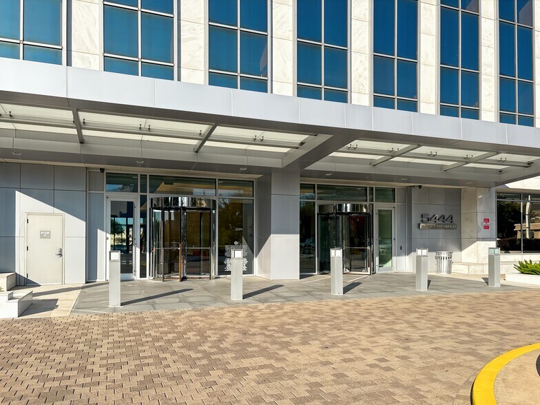 More Photos Of 5444 Westheimer Rd, Houston Coworking Space