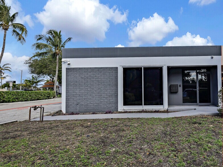 More Photos Of 705 Bond Way, Delray Beach Showroom For Sale