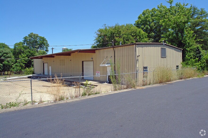 More Photos Of 2100 S Lyerly St, Chattanooga Light Distribution For Lease