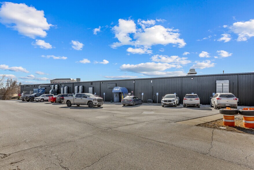 More Photos Of 900 N State St, Elgin Manufacturing For Lease