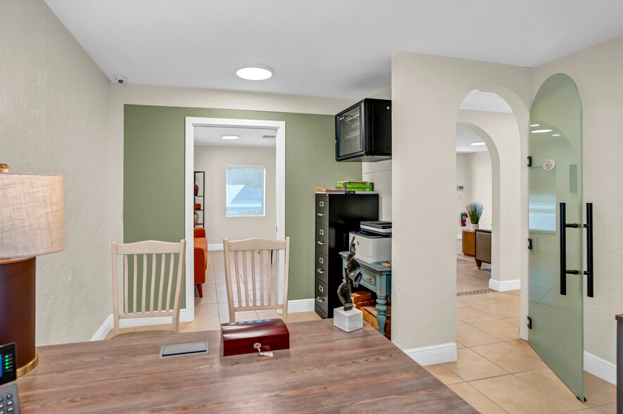 More Photos Of 481 E Commercial Blvd, Oakland Park Freestanding For Sale