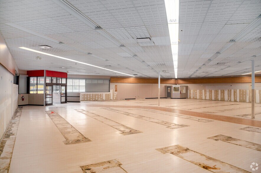 More Photos Of 4635 S Capitol St SW, Washington Drugstore For Lease