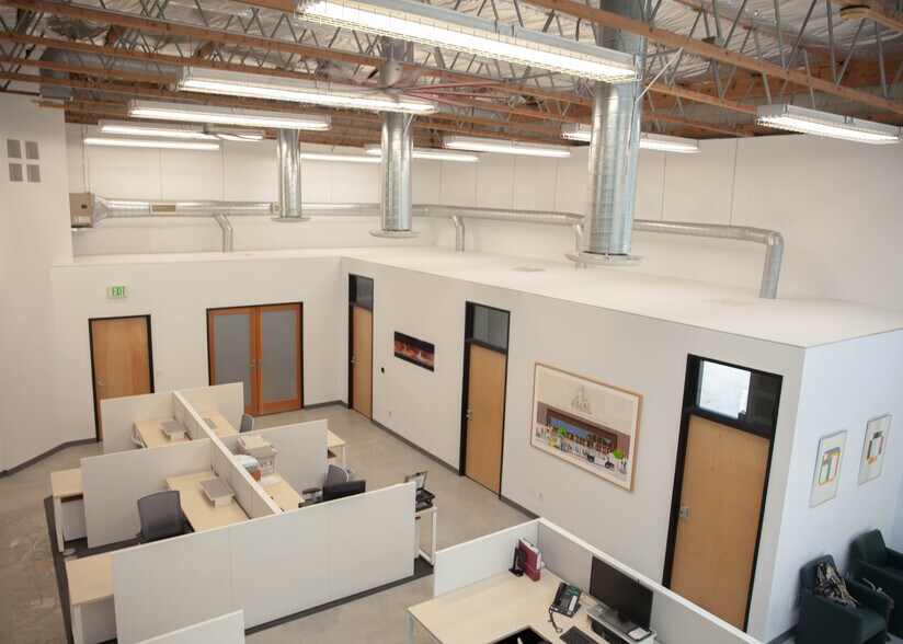 More Photos Of 2300 S Sepulveda Blvd, Los Angeles Office For Lease