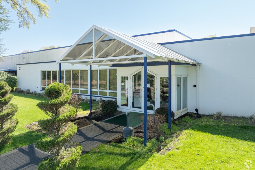 More Photos Of 1 Raritan Rd, Oakland Manufacturing For Lease