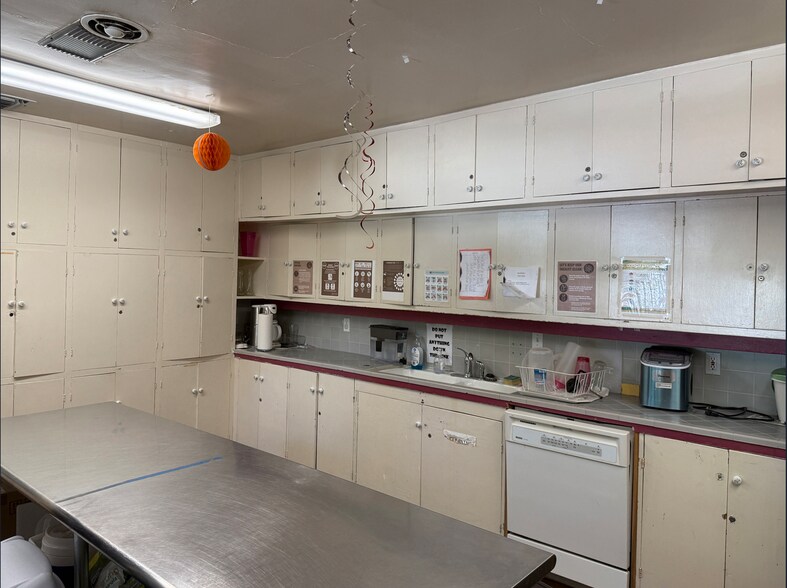 More Photos Of 21338 Dumetz Rd, Woodland Hills Religious Facility For Lease