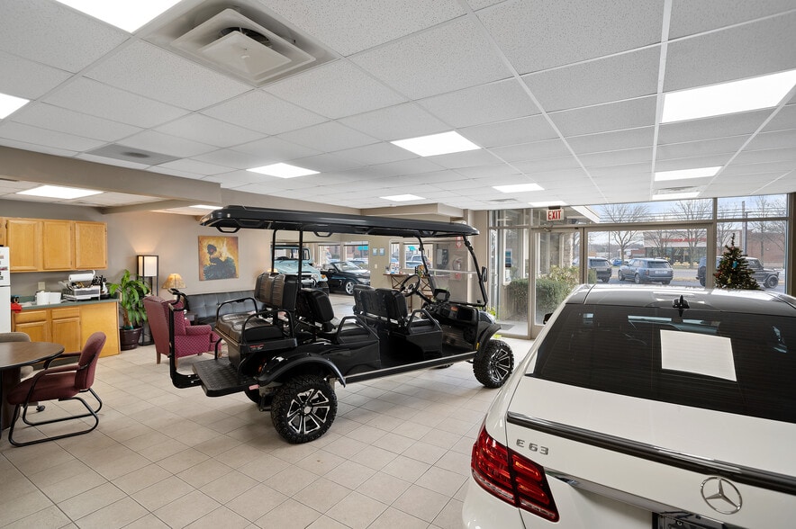 More Photos Of 2000 Columbia Ave, Franklin Freestanding For Sale