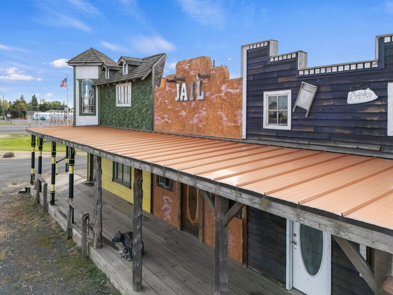 More Photos Of 30 Logan St, Davenport Hotel For Sale