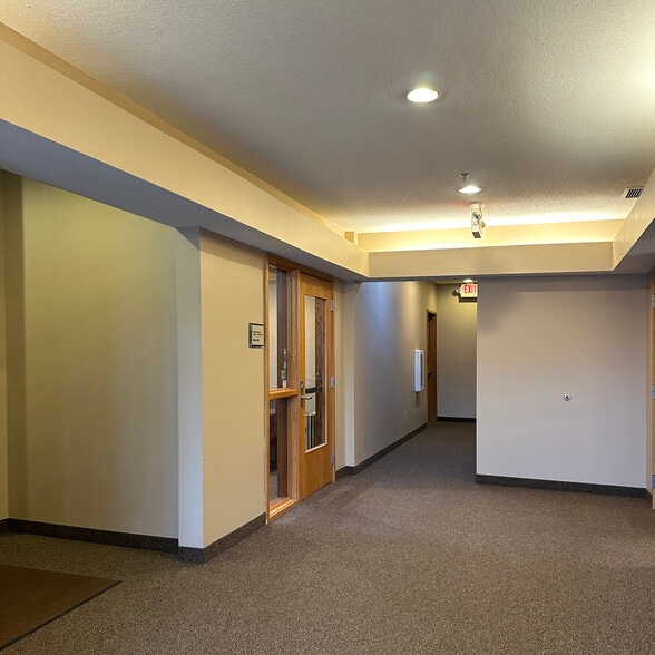 More Photos Of 1912 N Lexington Ave, Roseville Medical For Lease