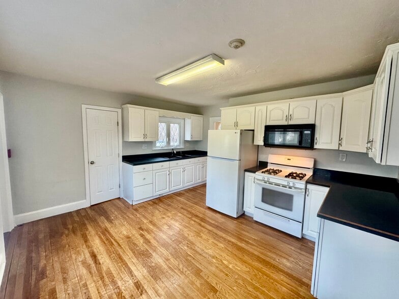 More Photos Of 110 Main St, Kingston Office For Sale