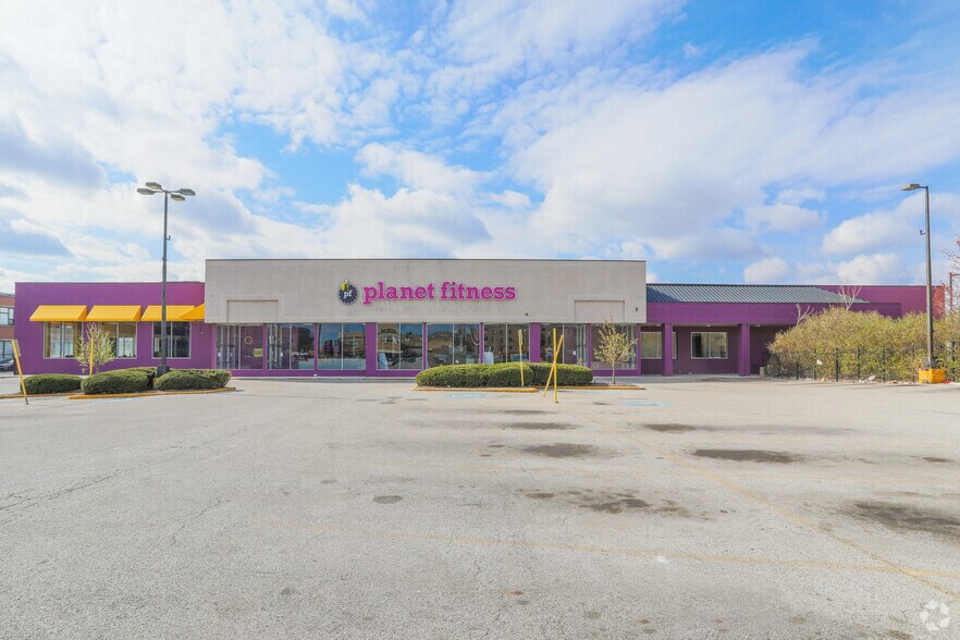 More Photos Of 3120 N Pulaski Rd, Chicago Health Club For Lease