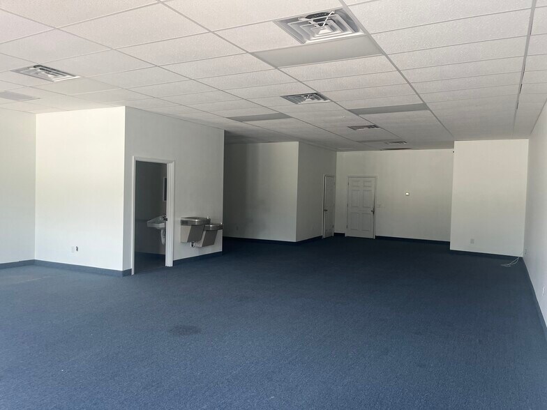 More Photos Of 12221 SE US Highway 441, Belleview Showroom For Lease