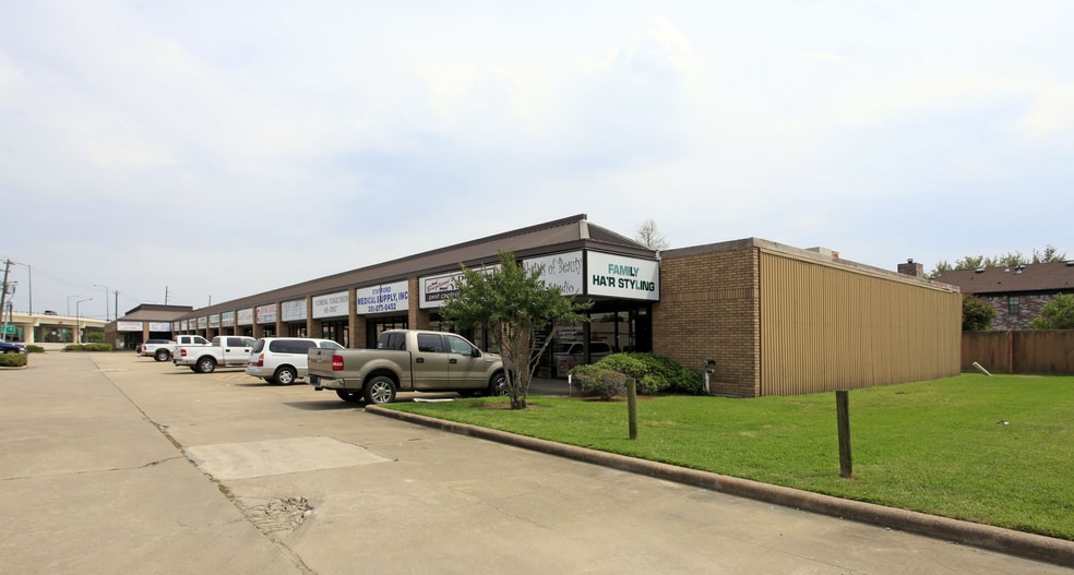 More Photos Of 4611-4711 S Main St, Stafford Unknown For Lease