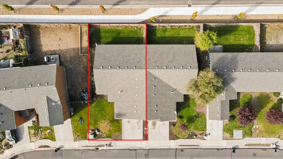 More Photos Of 302 SE Leisek Way, Madras Multifamily For Sale