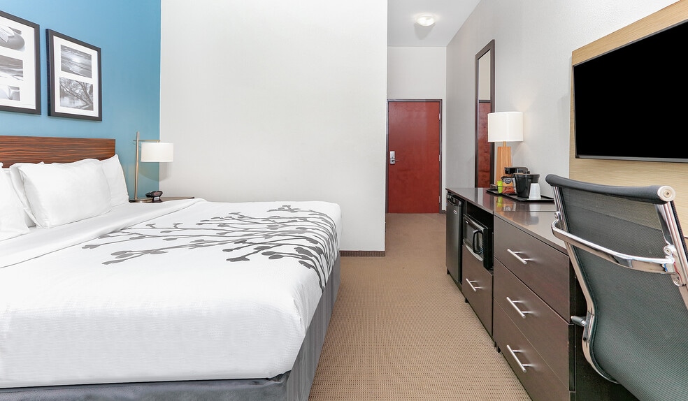 More Photos Of 615 City Center Way, Longview Hotel For Sale