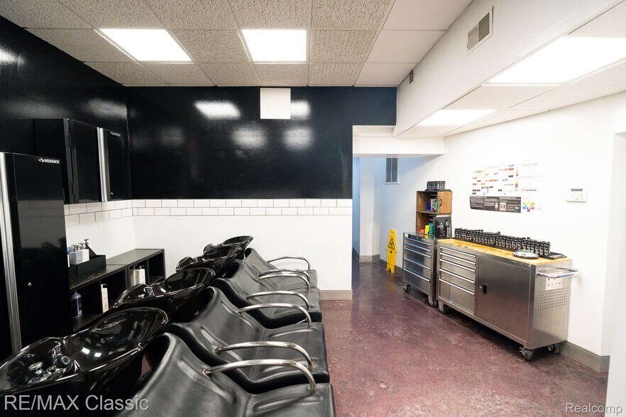 More Photos Of 23365 Woodward Ave, Ferndale Storefront Retail Office For Sale