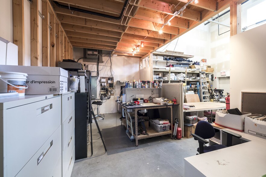 More Photos Of 618 E Kent Ave S, Vancouver Light Distribution For Sale