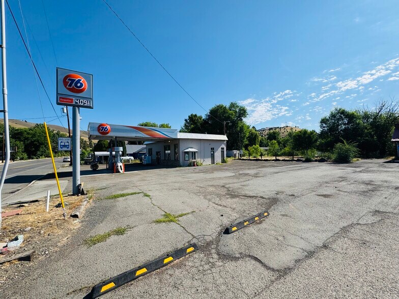 More Photos Of 150 Mountain Blvd, Mount Vernon Service Station For Sale