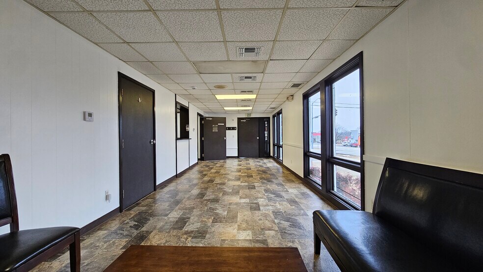 More Photos Of 700 S Main St, Grove Medical For Sale