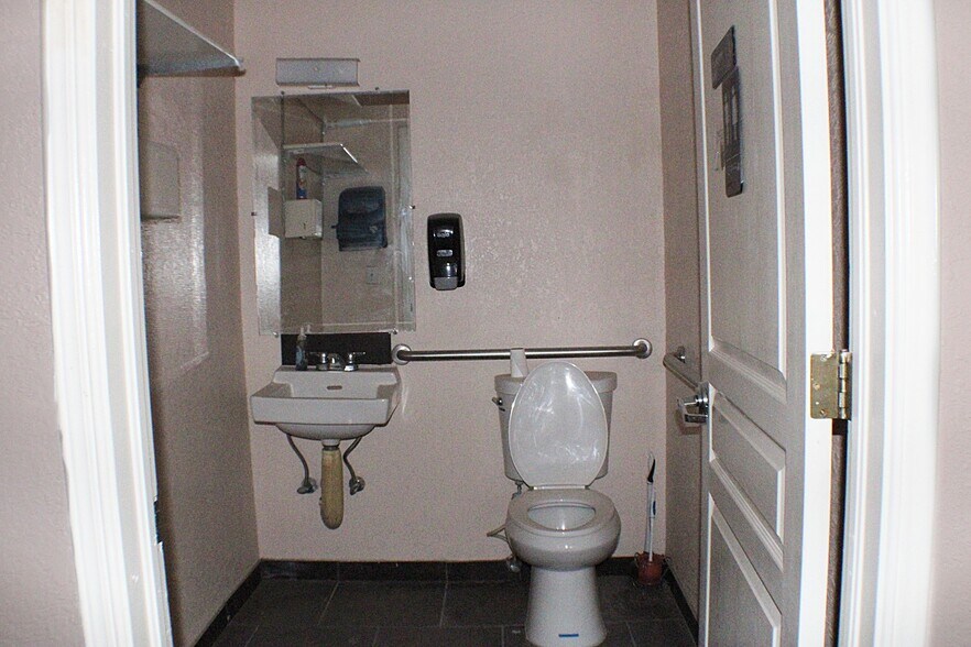 More Photos Of 1155 N Zaragosa Rd, El Paso Unknown For Lease