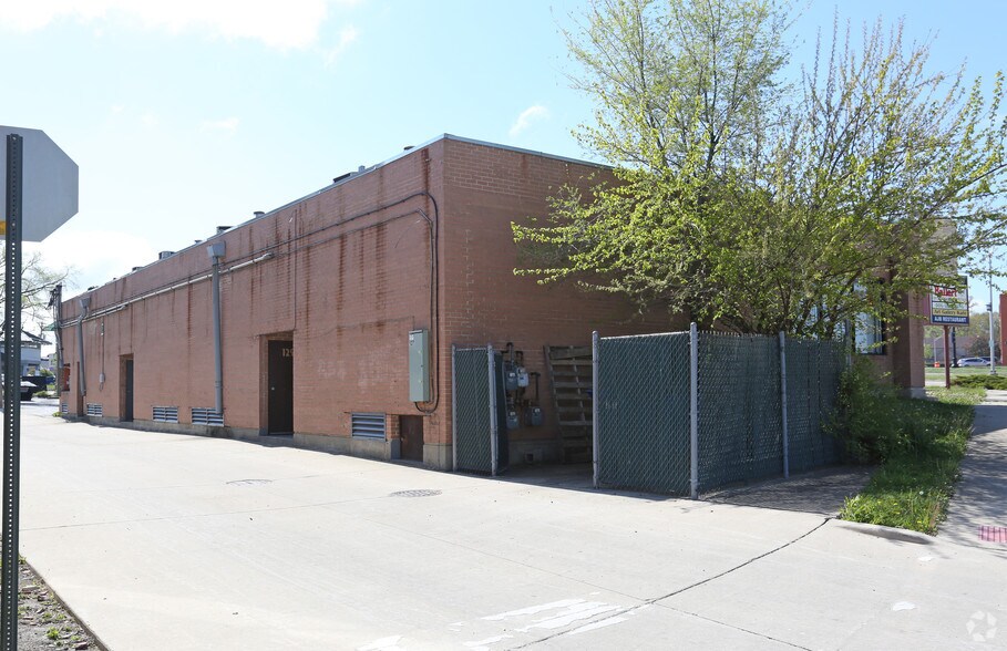 More Photos Of 127-139 E Front St, Wood Dale Freestanding For Lease