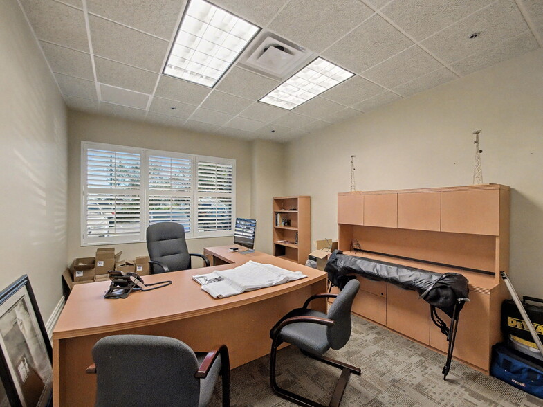 More Photos Of 6861 Garden Rd, Riviera Beach Warehouse For Sale