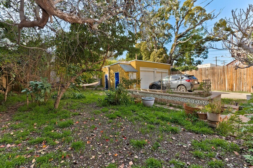 More Photos Of 615 N Plymouth Blvd, Los Angeles Apartments For Sale