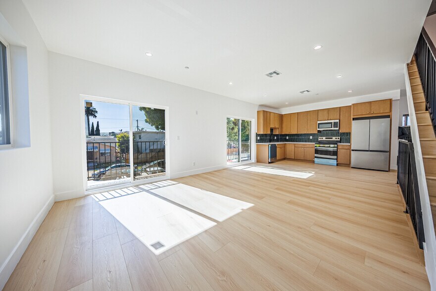 More Photos Of 2938 S Sycamore Ave, Los Angeles Apartments For Sale