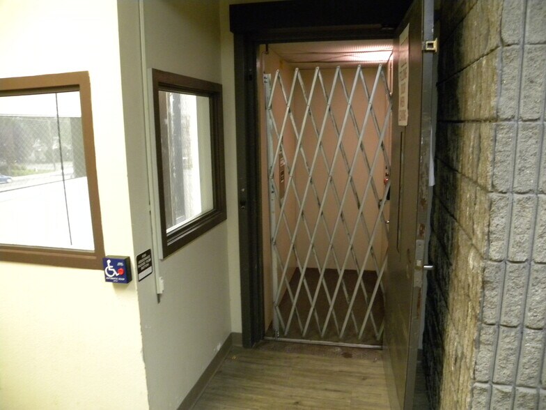 More Photos Of 305 SW Wyoming, Casper Office For Sale