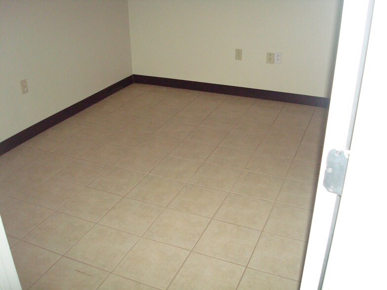 More Photos Of 11601 Pellicano Dr, El Paso Unknown For Lease