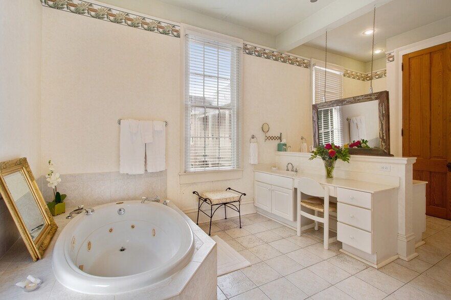 More Photos Of 4117 Perrier St, New Orleans Hotel For Sale