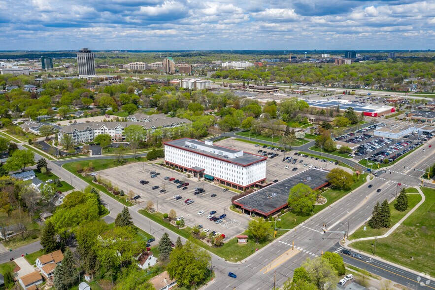 More Photos Of 8100-8120 Penn Ave S, Bloomington Office For Sale