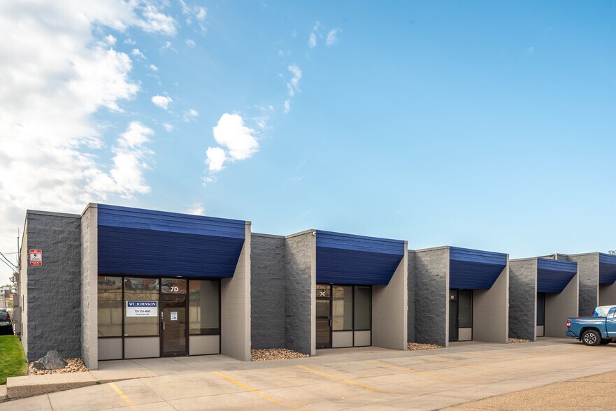 More Photos Of 747 Sheridan Blvd, Lakewood Light Distribution For Lease