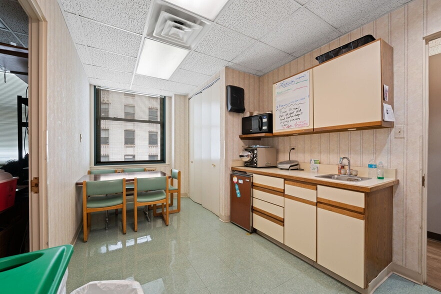 More Photos Of 111 N Wabash Ave, Chicago Medical For Sale