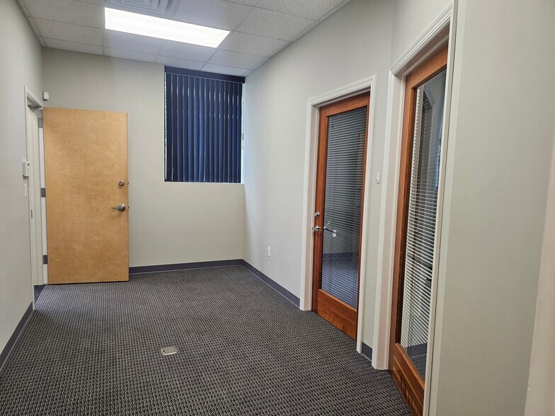 More Photos Of 171 S Wellwood Ave, Lindenhurst Storefront For Lease