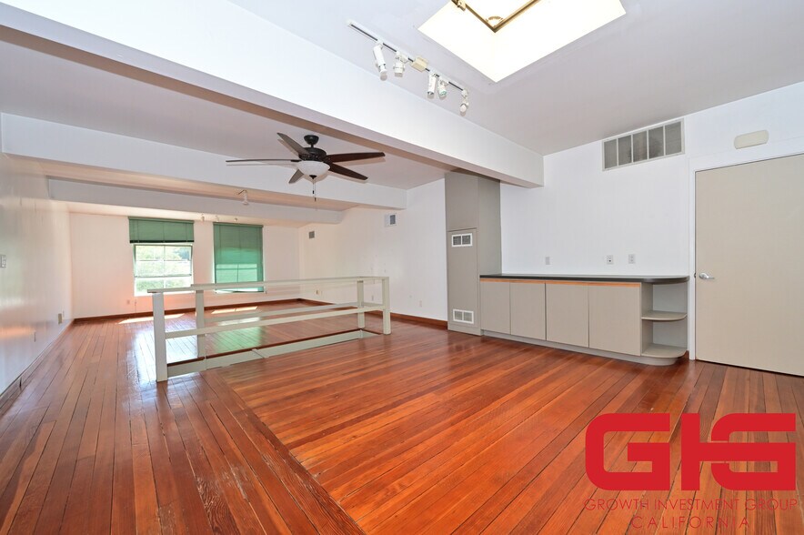More Photos Of 88 N Hill Ave, Pasadena Storefront For Sale
