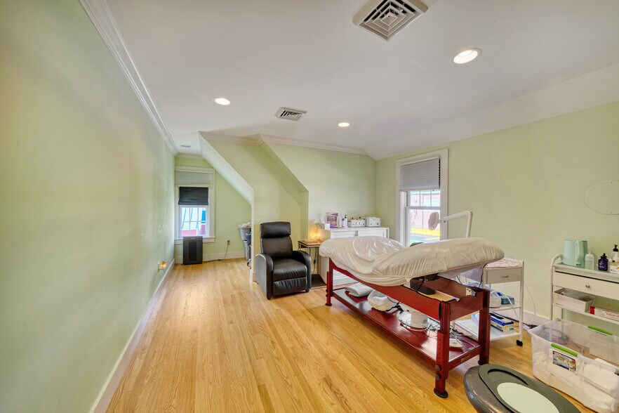 More Photos Of 207-209 Main St, New London Freestanding For Sale