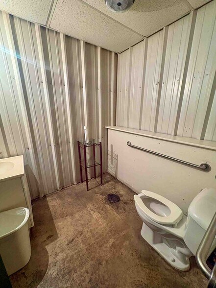 More Photos Of 117 Oxford ave, Enid Restaurant For Sale