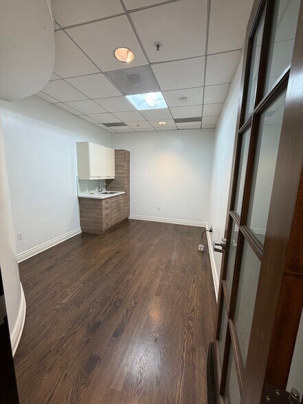 More Photos Of 101-201 E Vineyard Ave, Livermore Unknown For Lease
