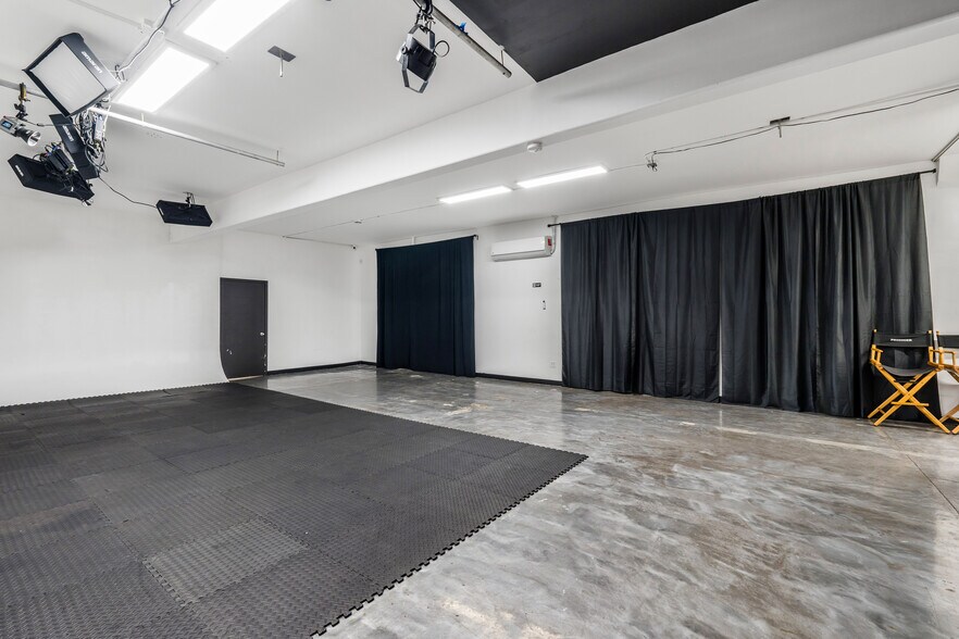 More Photos Of 3642 W 139th St, Hawthorne Movie Radio TVStudio For Sale