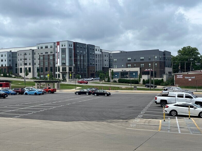More Photos Of 1425 N Dunn St, Bloomington Apartments For Lease