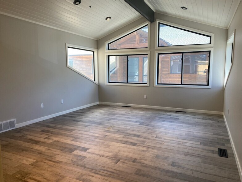 More Photos Of 1920 Prospector Ave, Park City Office For Sale