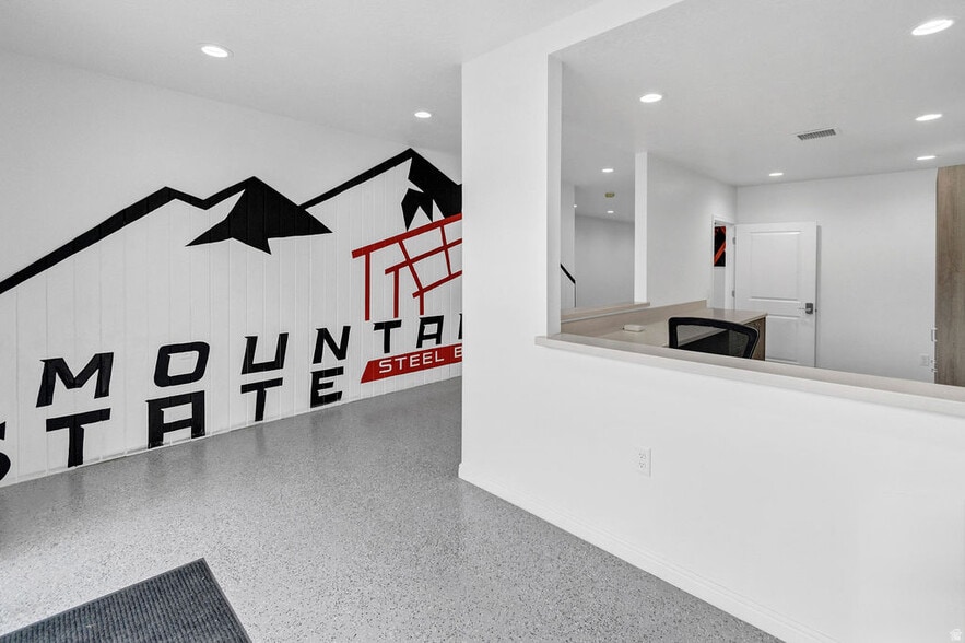 More Photos Of 46 S Center St, Elsinore Industrial For Sale