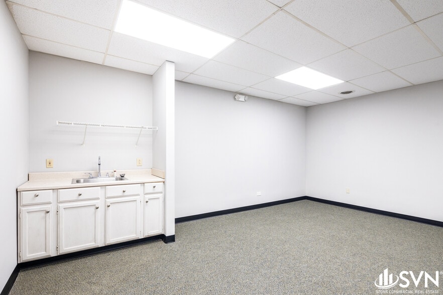 More Photos Of 320-364 Southland Dr, Lexington Storefront For Lease