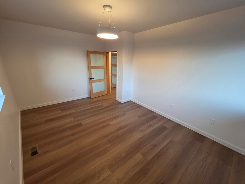 More Photos Of 3067 Cabernet Dr, Helena Office For Lease