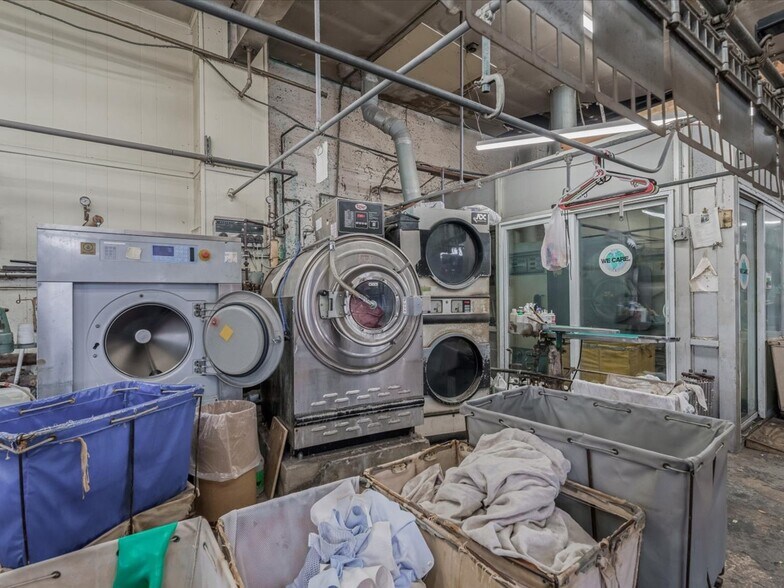 More Photos Of 3180 Lawson Blvd, Oceanside Storefront For Sale