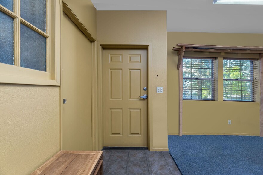 More Photos Of 12150 Charles Dr, Grass Valley Warehouse For Sale