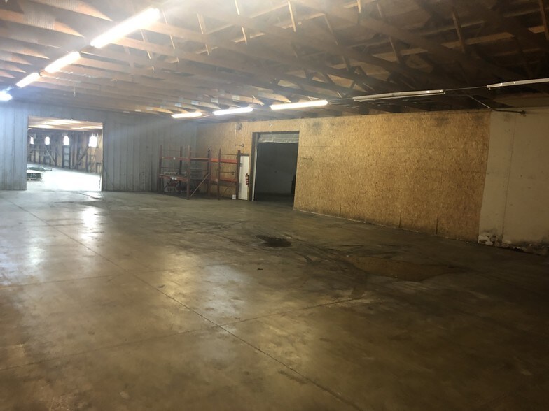 More Photos Of 1234 N Center Rd, Burton Warehouse For Lease